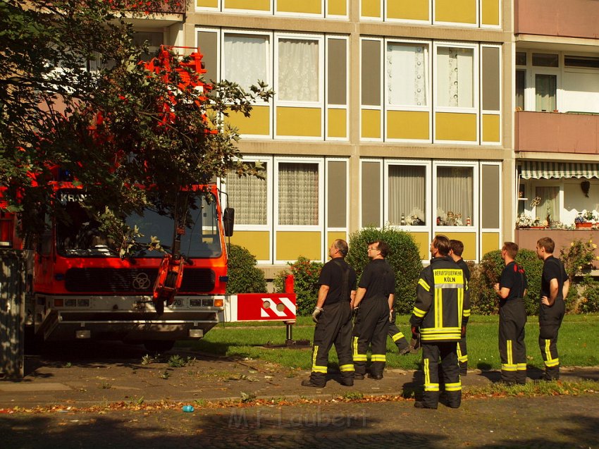 Einsatz BF Koeln Hoehenretter Koeln Stammheim Georg Beyerstr P145.JPG